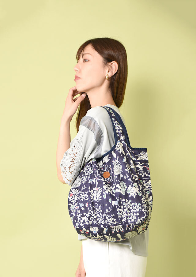 【新品・未使用】　リバティ本店購入　花柄コットントートバッグ 新品・未使用】 リバティ本店購入 花柄コットントートバッグ