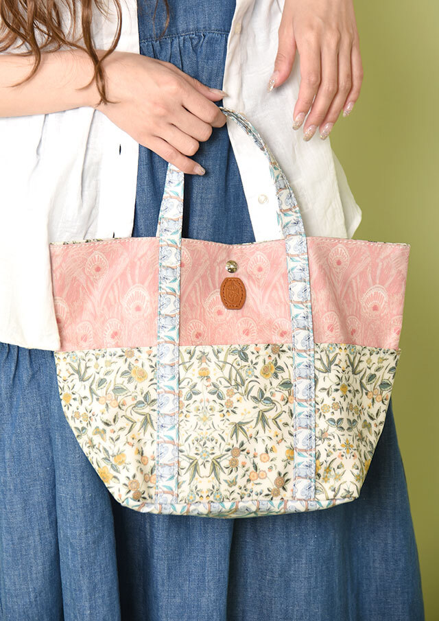 【クロスステッチ❤︎Bigトートバッグ】ハンドメイド　サモイロフ　リバティ リバティクレイジートート