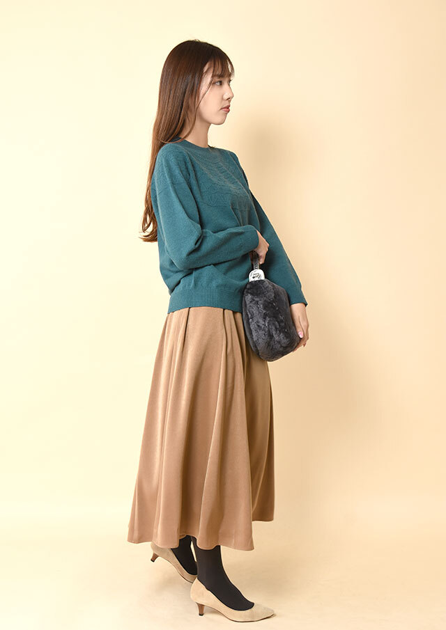 ホールガーメント求心柄プルオーバーニット