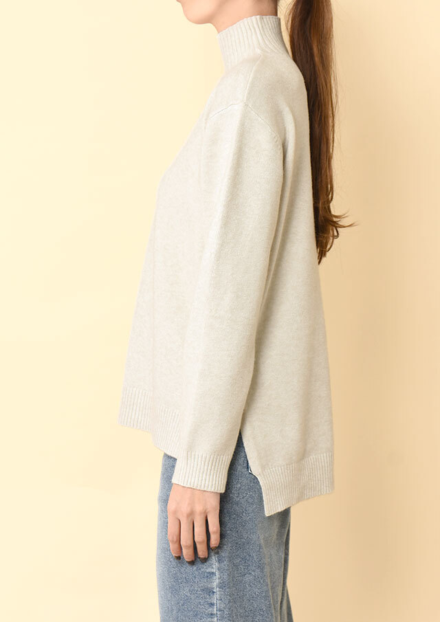 スターモチーフハイネックプルオーバーニット