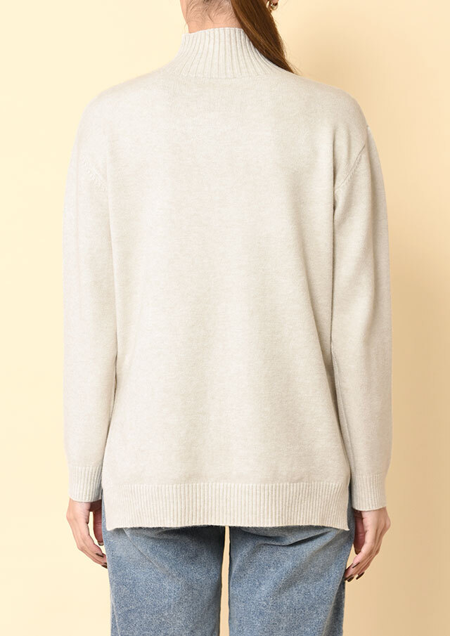 スターモチーフハイネックプルオーバーニット