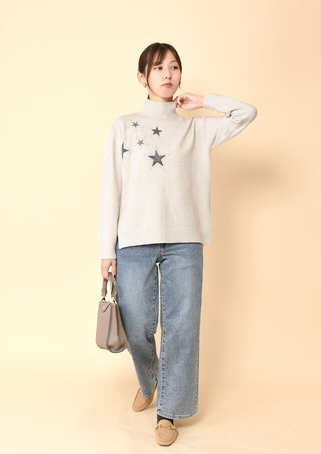 スターモチーフハイネックプルオーバーニット