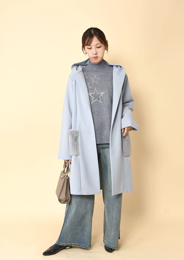 スターモチーフハイネックプルオーバーニット