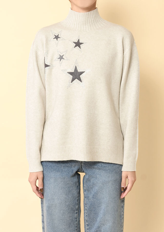 スターモチーフハイネックプルオーバーニット