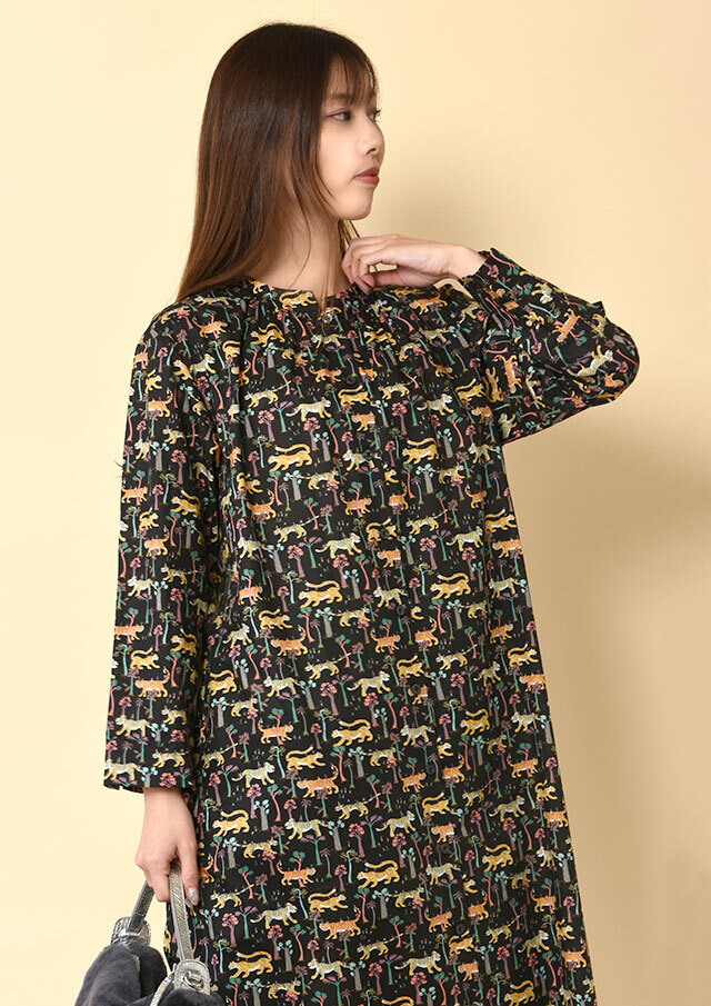 未使用　リバティ　24年　袖ギャザーワンピース　ボリュームスリーブ　日本製 リバティマオカラーギャザーワンピース