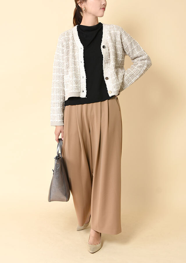 ポンチタックワイドパンツ