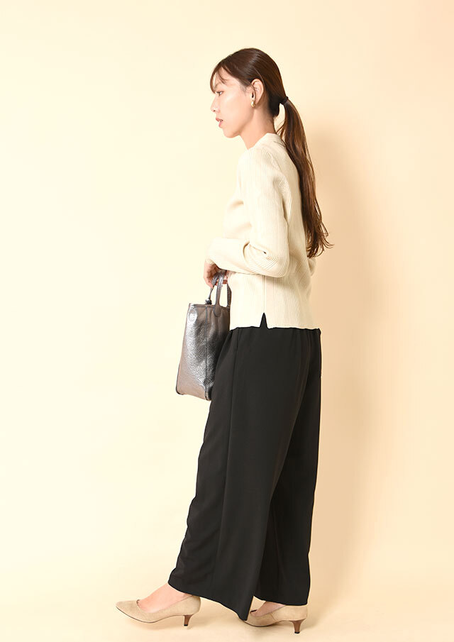 ポンチタックワイドパンツ
