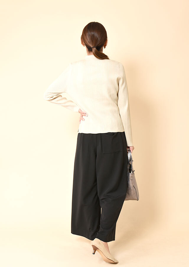ポンチタックワイドパンツ