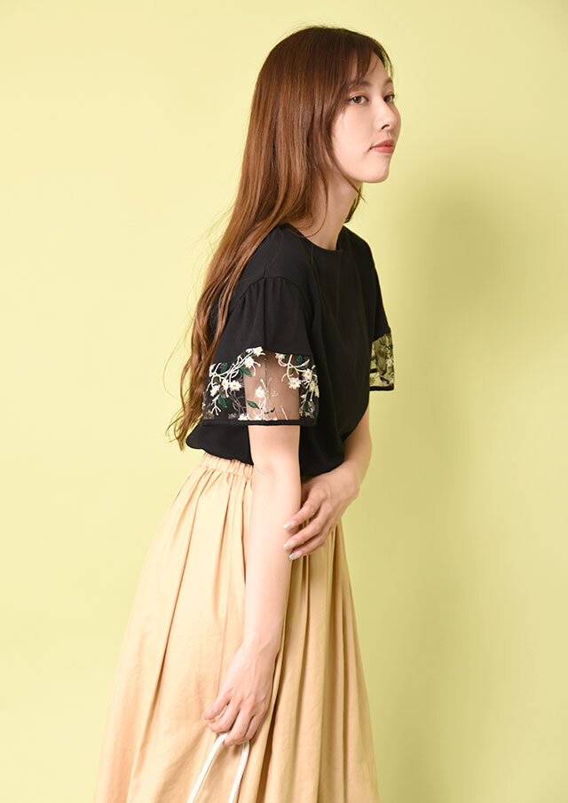 みどりの葉っぱです★美品★三陽商会 チュールスリーブモチーフカットソー みどりの葉っぱです☆美品☆三陽商会 チュールスリーブモチーフ