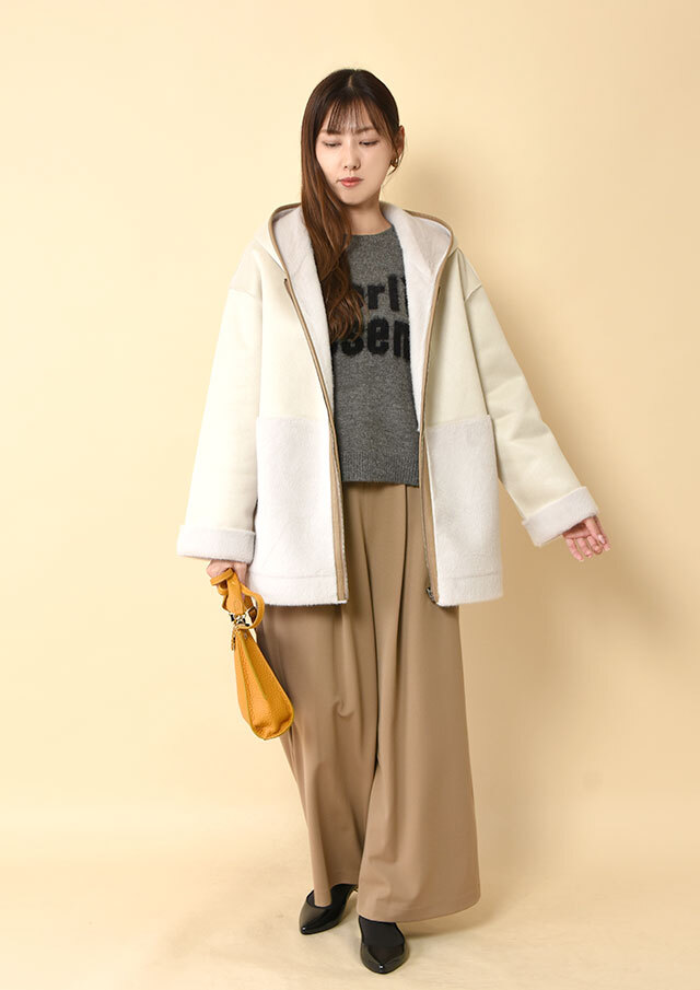 フェザー使いプルオーバーロゴニット