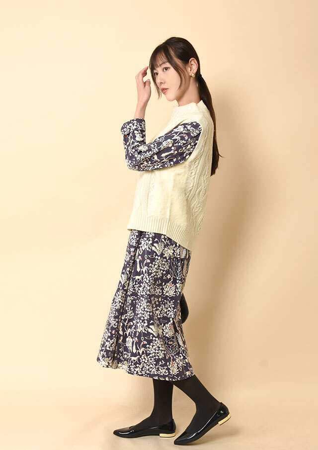 ケーブル編み×フェザーヤーンボトルネックベスト