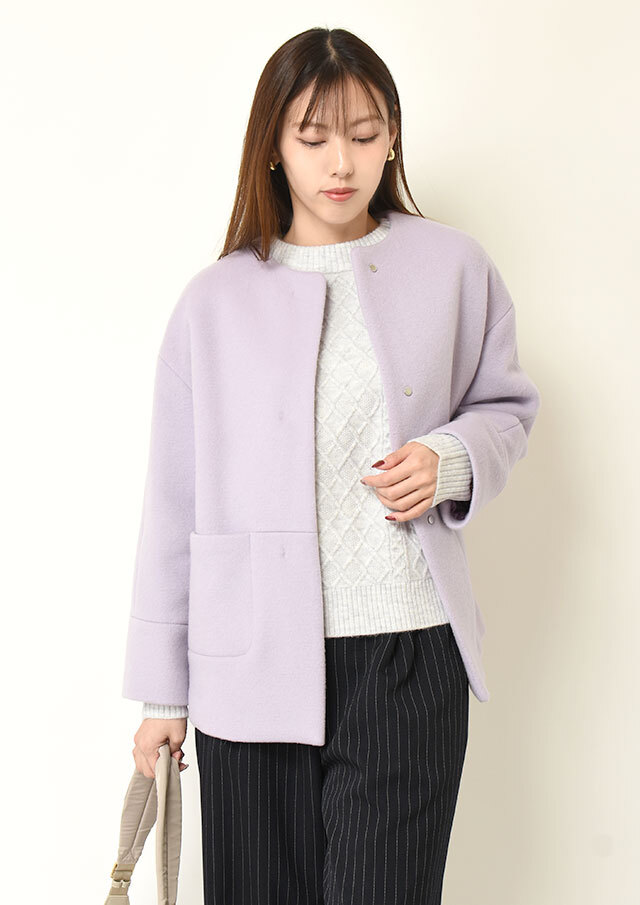 ケーブル編みモックネックプルオーバーニット