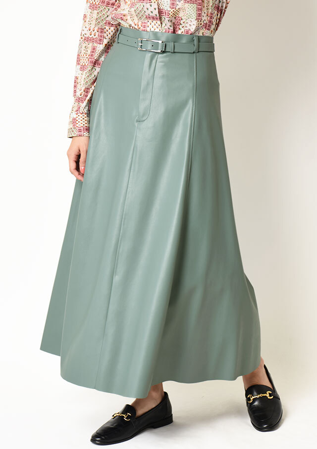 フェイクレザーベルト付きスカート