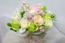 フラワーアレンジギフト カワイク優しい色合い メモリアル001【ネット