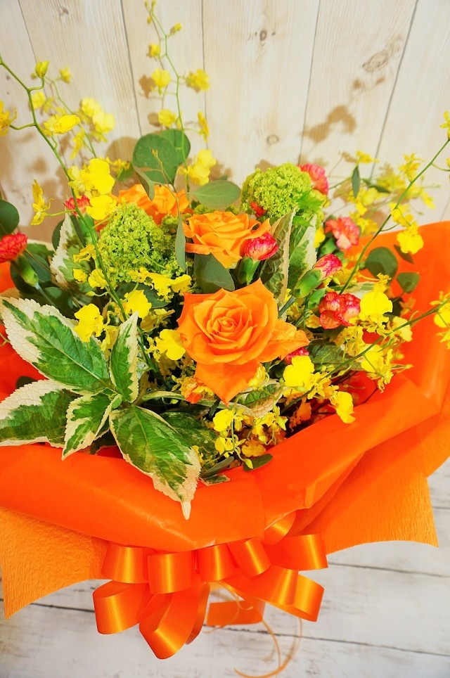 明るい黄色の花束 新潟市中央区の花屋 花工房パレット