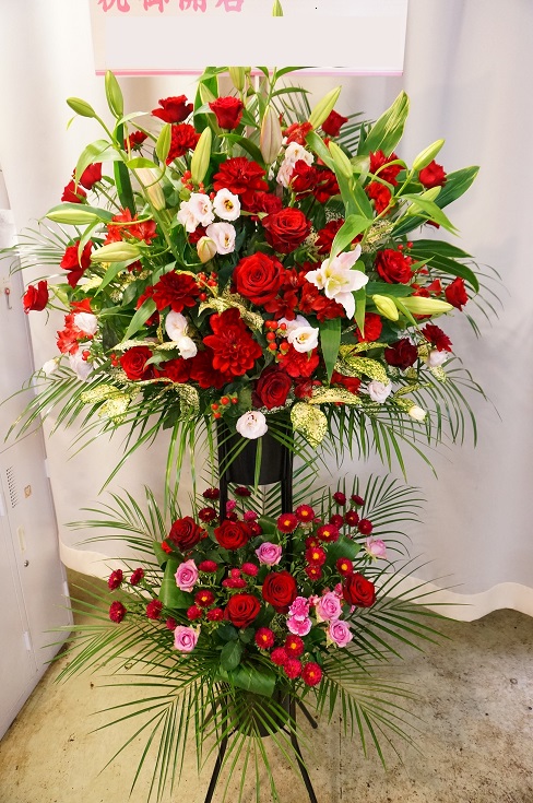 ぱぁっと華やぐ、レッド系おいわいのスタンド！