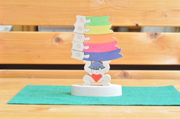 五月人形　遊プラン・小黒三郎　鯉のぼりを揚げる金太