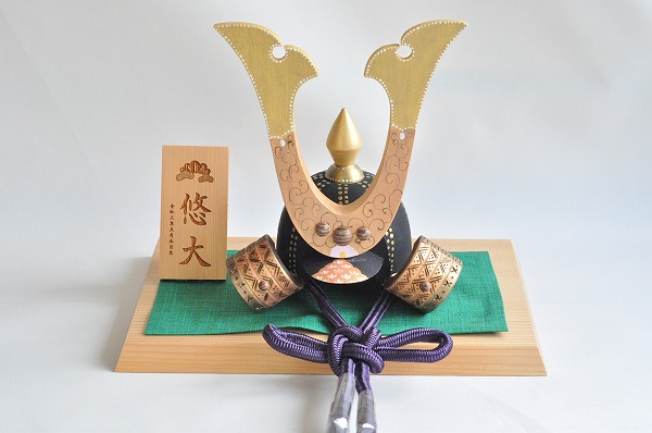 《2026年節句お届け》《木札付き》 五月人形 松谷伸吉 彩色兜セット・大