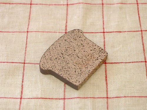 ままごと・食材　エリツィ社(Erzi)　食パン（黒）