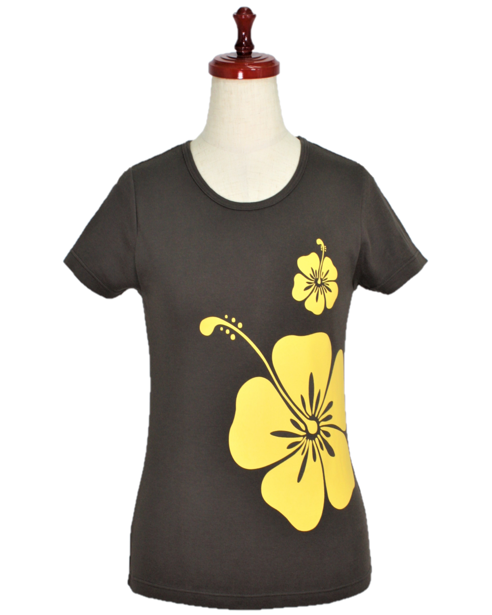 アフリカンブラウン地にイエロ－のハイビスカス模様がすてきな、着心地のいい半そでのTシャツ