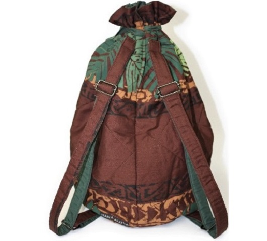 茶色地にカヒコ模様のリュックタイプのイプケ－ス