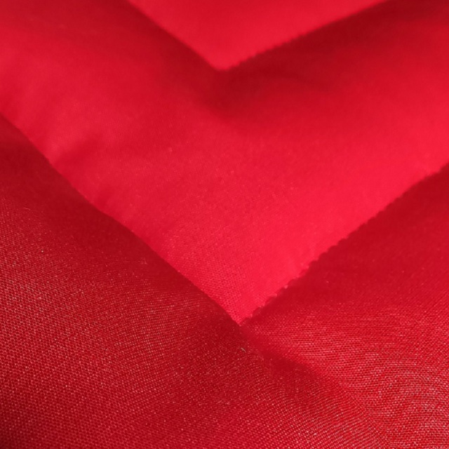 《カーニバルレッド地にイエロ－のレフア模様 》 スタンダ－ドタイプ イプヘケマットPale(パレ)-0103とても丁寧な作りになっています。