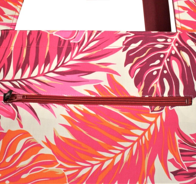 生成り地にピンク、オレンジ。えんじの大きなラウアエの葉模様がすてきなポケットいっぱいのバッグ