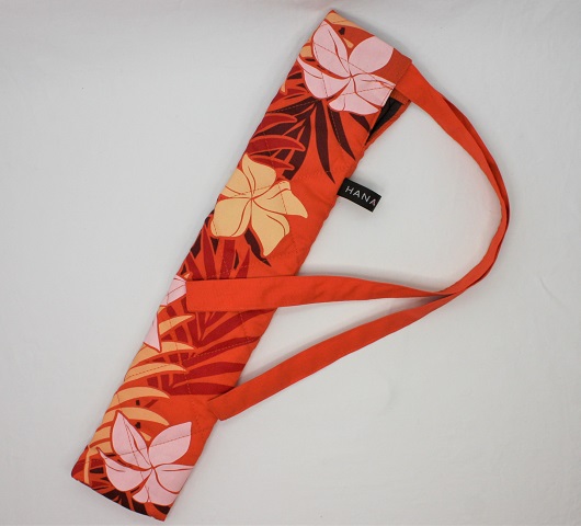 オレンジ地に、白、クリ－ム色のプルメリア模様と茶、赤の葉模様がおしゃれな、カラアウケース