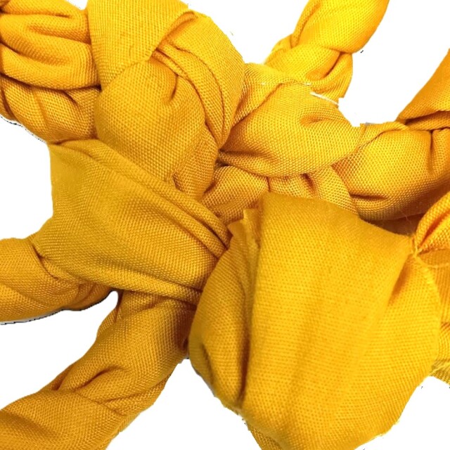 《明るく温かみがあり元気を振りまくサフランイエローのKAULA》　イプヘケの紐Kaula(カウラ)　ib-113