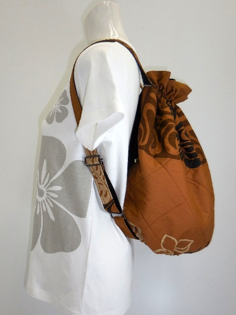 イプケース【HANA ALOHA】2本ショルダーリュック式。モカブラウンに