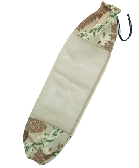 ライトベージュ地に、小花の鎖と薄茶色の葉模様。オ－ガンディ使用の