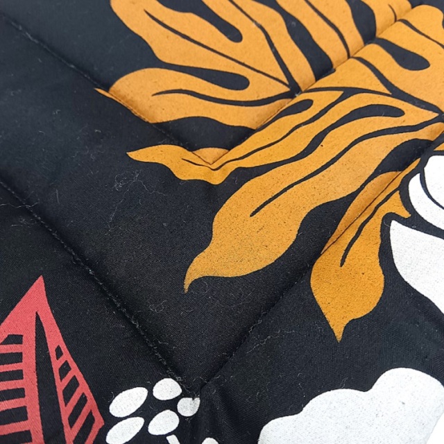 《 set-0171 カヒコ柄のボーダ－とインディアンイエロ－の葉模様》 スタンダ－ドタイ,プ丁寧につくられています