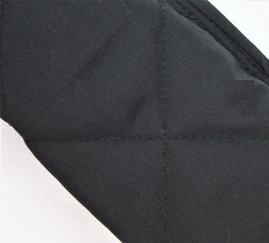 set-056　黒地にローシェンナ色の4本のラインでの市松模様がすてきな、使いやすいカラアウケ－ス。