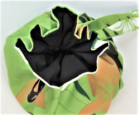 set-059　黄緑地に、白とパンプキカラ－のプルメリア模様。裏地の黒とのコントラストがすばらしい使いやすいイリイリケ－ス