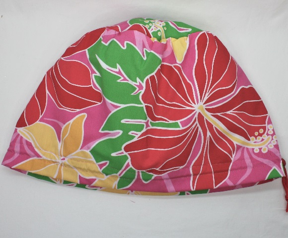 set-097-ピンク地に、白い縁取りの赤い大きなハイビスカス模様がポイントの、丁寧に作られたウリウリケ－ス