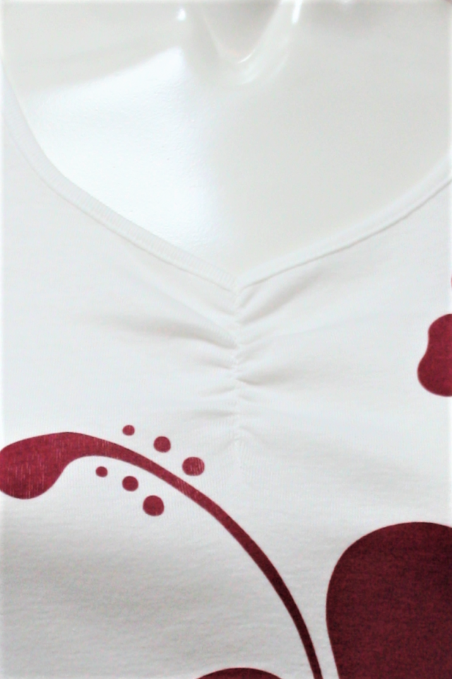 半袖 白のフラTシャツ vネックギャザー 赤のハイビスカス柄 tv-0004