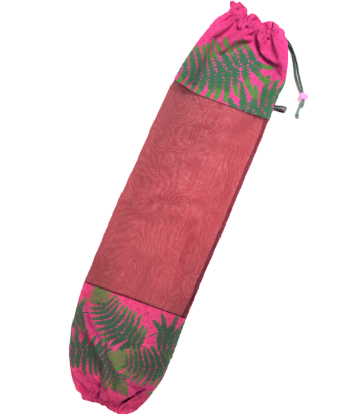 ピンク地にグリ－ンの濃淡のシダ柄。オ－ガンディ－使用のパウケ－ス