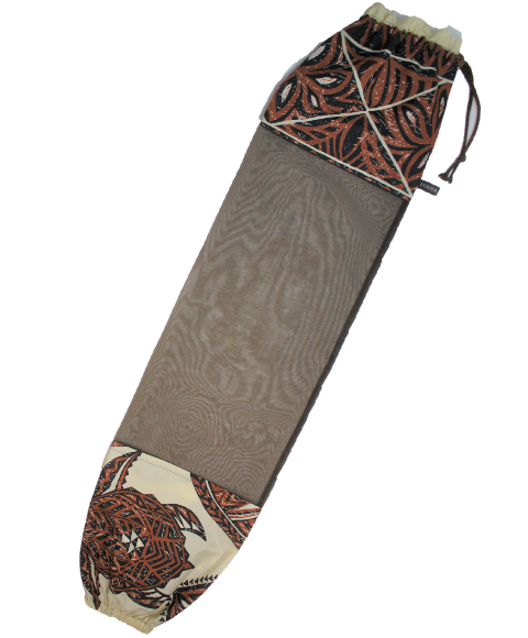 クリ－ム色地に海の神ホヌの模様、オ－ガンディ－使用のパウケース