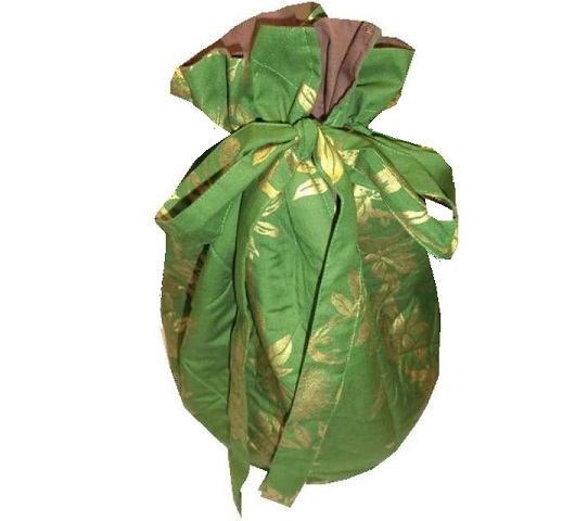 グリ－ンとゴールドのゴージャスな巾着タイプのイプケ－ス