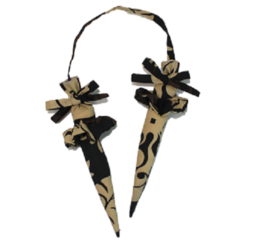 set-004 黒地にベージュのプルメリア模様のキーパ－。キーパ－の先端がしっかりしているので、とても使いやすいです