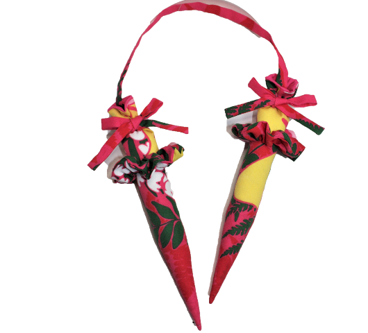 ピンク地に黄色のリリー柄のプイリキーパー