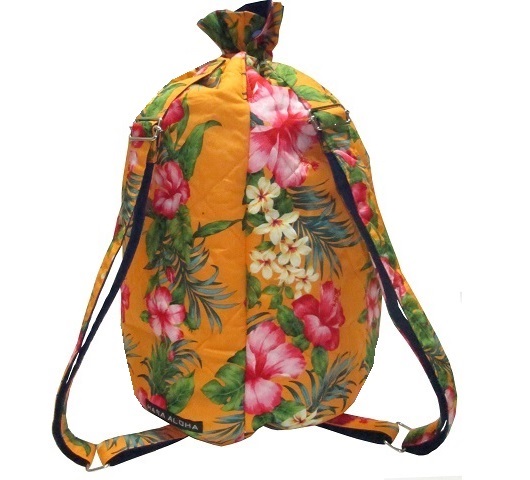 オレンジ地に、白いプルメリアと赤いハイビスカス模様のリュックタイプのイプケ－ス