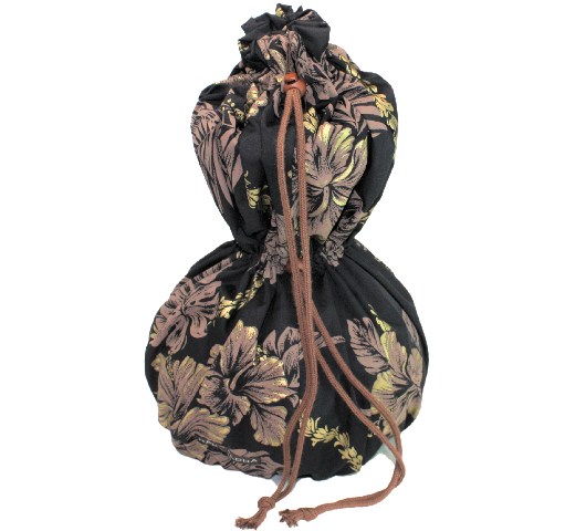 黒地にゴールドのハイビスカス模様が、格調の高さを際立たせている、使いやすい巾着型のイプケ－ス。