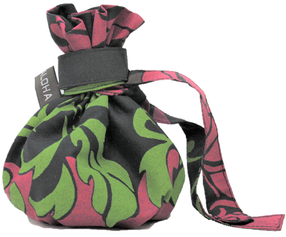 黒地に、落ち着いたピンクと緑の葉模様が目を引く、丁寧に作られたイリイリケ－スです