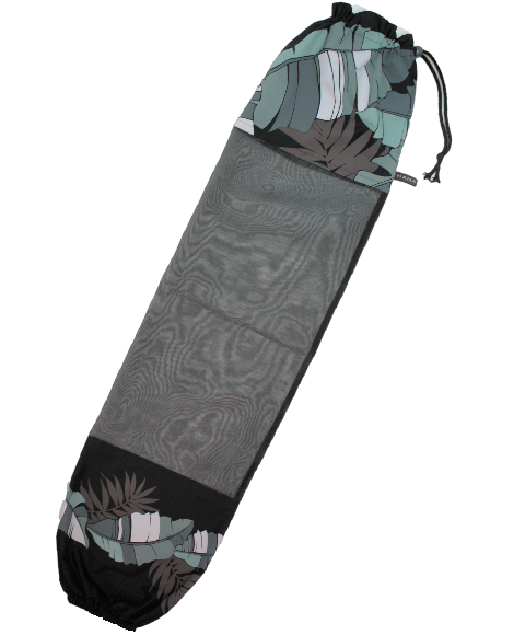 黒地に、白。グレイ、チャコ－ルグレイ、トルコブル－の模様。肩掛けの使いやすいパウケ－ス