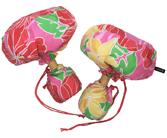 set-097-ピンク地に、白い縁取りの赤い大きなハイビスカス模様がポイントの、丁寧に作られたウリウリケ－ス