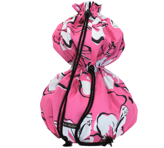 ピンク地にブラック＆ホワイトのハイビスカス模様。使いやすい巾着型のイプケ－ス