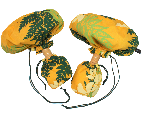 set-110  黄色地に、白いティアレと小さなプルメリア、葉模様。ココナッツ部分がキルティング加工のウリウリケ－ス