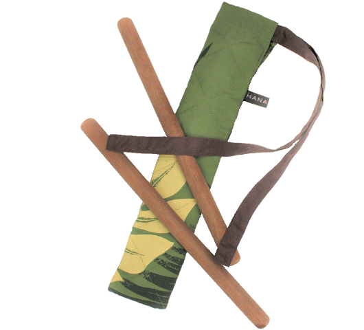 オリ－ブグリ－ン地に、茶、深緑、クリ－ム色の美しい葉模様。丁寧に製作されたカラアウケースです