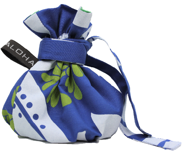 ライトオリエンタルブル－地に白のラウアエもようが美しい、趣きのあるイリイリケ－スです。